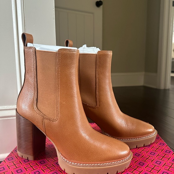 Tory Burch Carson Lug Sole Boots Size 8 - Picture 2 of 7